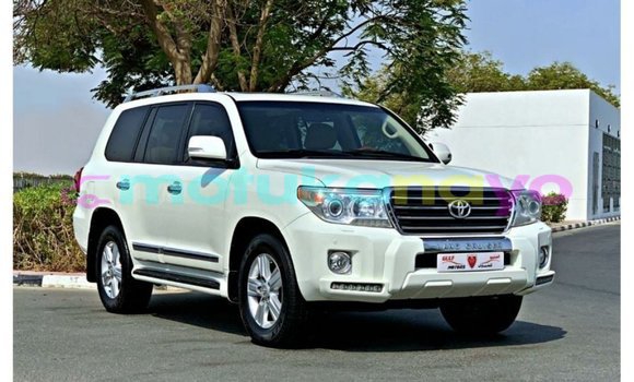 Acheter Import Voiture Toyota Land Cruiser Blanc à Import - Dubai, Bandundu Acheter Import Voiture Toyota Land Cruiser Blanc à Import - Dubai, Bandundu