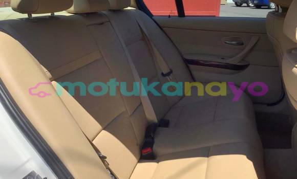 Buy Import BMW 3–Series White Car in Itoko in Haut-Congo Buy Import BMW 3–Series White Car in Itoko in Haut-Congo