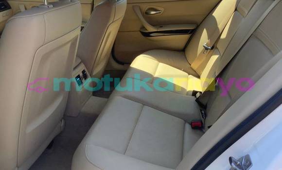 Buy Import BMW 3–Series White Car in Itoko in Haut-Congo Buy Import BMW 3–Series White Car in Itoko in Haut-Congo