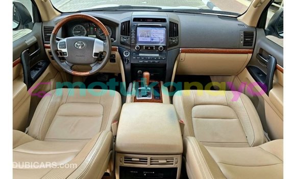 Acheter Import Voiture Toyota Land Cruiser Blanc à Import - Dubai, Bandundu Acheter Import Voiture Toyota Land Cruiser Blanc à Import - Dubai, Bandundu