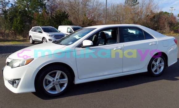 Buy Import Toyota Camry White Car in Tshilenge in Kasai-Oriental Buy Import Toyota Camry White Car in Tshilenge in Kasai-Oriental