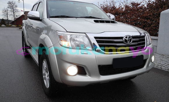 Buy Import Toyota Hilux Silver Car in Import - Dubai in Bandundu Buy Import Toyota Hilux Silver Car in Import - Dubai in Bandundu