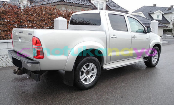 Buy Import Toyota Hilux Silver Car in Import - Dubai in Bandundu Buy Import Toyota Hilux Silver Car in Import - Dubai in Bandundu