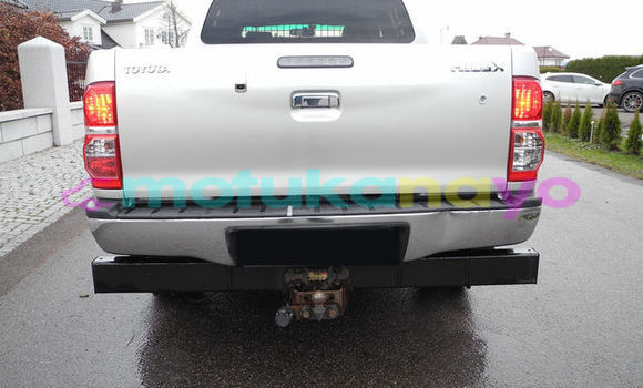 Buy Import Toyota Hilux Silver Car in Import - Dubai in Bandundu Buy Import Toyota Hilux Silver Car in Import - Dubai in Bandundu