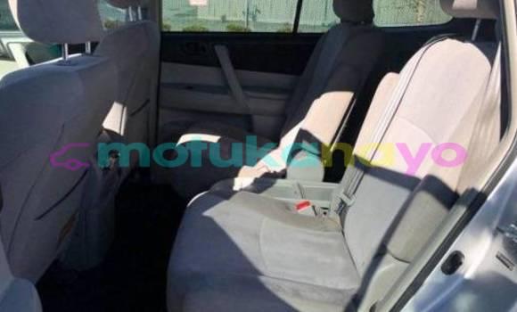 Buy Import Toyota Highlander Silver Car in Itoko in Haut-Congo Buy Import Toyota Highlander Silver Car in Itoko in Haut-Congo