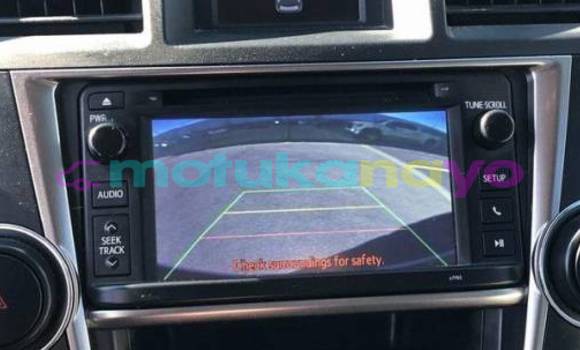 Buy Import Toyota Highlander Silver Car in Itoko in Haut-Congo Buy Import Toyota Highlander Silver Car in Itoko in Haut-Congo