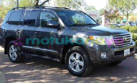 Buy Import Toyota Land Cruiser Silver Car in Kabalo in Katanga Buy Import Toyota Land Cruiser Silver Car in Kabalo in Katanga