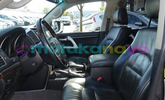 Buy Import Toyota Land Cruiser Silver Car in Kabalo in Katanga Buy Import Toyota Land Cruiser Silver Car in Kabalo in Katanga