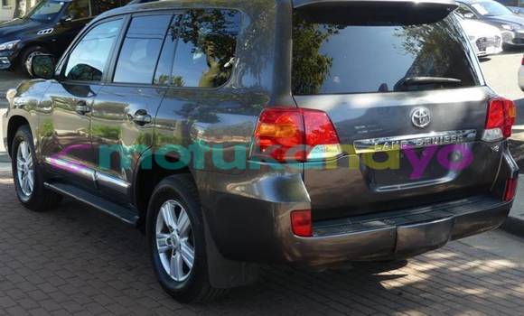 Buy Import Toyota Land Cruiser Silver Car in Kabalo in Katanga Buy Import Toyota Land Cruiser Silver Car in Kabalo in Katanga