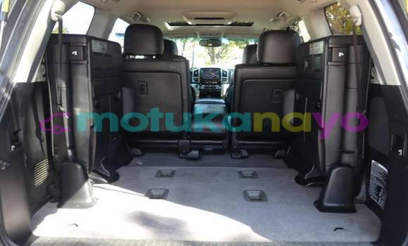 Buy Import Toyota Land Cruiser Silver Car in Kabalo in Katanga Buy Import Toyota Land Cruiser Silver Car in Kabalo in Katanga