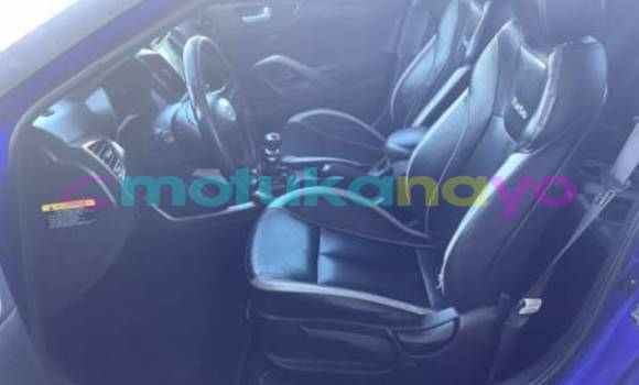 Buy Import Hyundai Veloster Blue Car in Butembo in Nord-Kivu Buy Import Hyundai Veloster Blue Car in Butembo in Nord-Kivu
