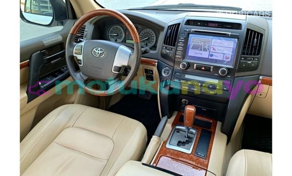 Acheter Import Voiture Toyota Land Cruiser Blanc à Import - Dubai, Bandundu Acheter Import Voiture Toyota Land Cruiser Blanc à Import - Dubai, Bandundu