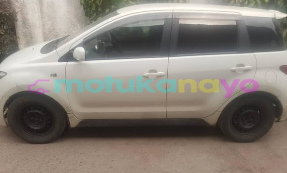 Acheter Occasion Voiture Toyota Ist Blanc à Kinshasa, Kinshasa Acheter Occasion Voiture Toyota Ist Blanc à Kinshasa, Kinshasa