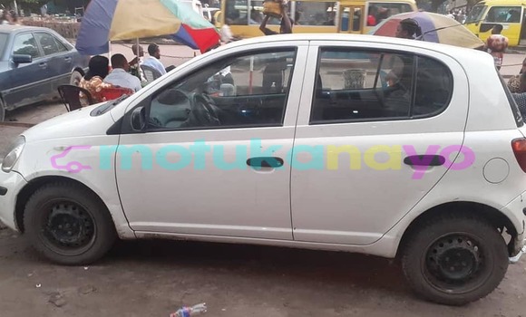 Acheter Occasion Voiture Toyota Yaris Blanc à Kinshasa, Kinshasa Acheter Occasion Voiture Toyota Yaris Blanc à Kinshasa, Kinshasa