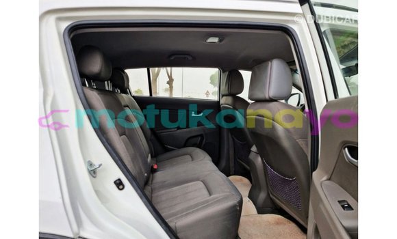 Buy Import Kia Sportage White Car in Import - Dubai in Bandundu Buy Import Kia Sportage White Car in Import - Dubai in Bandundu