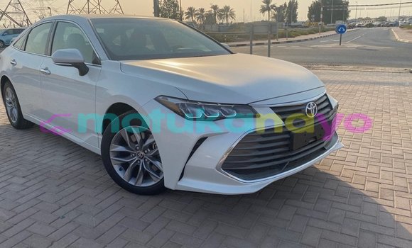 Acheter Import Voiture Toyota Avalon Blanc à Import - Dubai, Bandundu