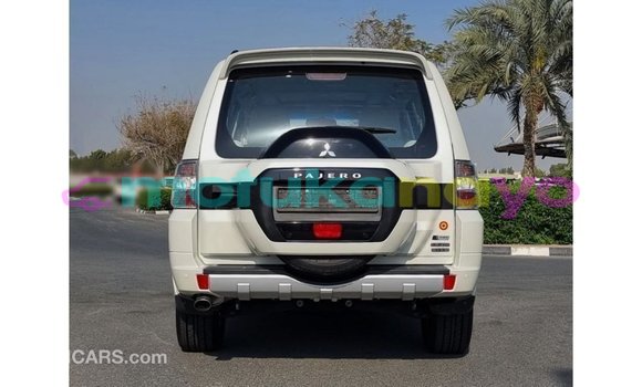 Acheter Import Voiture Mitsubishi Pajero Blanc à Import - Dubai, Bandundu Acheter Import Voiture Mitsubishi Pajero Blanc à Import - Dubai, Bandundu