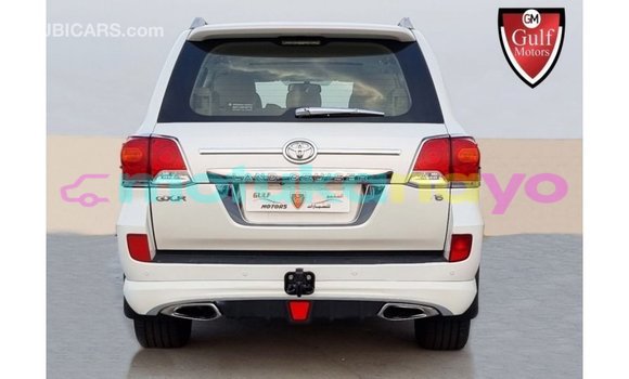 Buy Import Toyota Land Cruiser White Car in Import - Dubai in Bandundu Buy Import Toyota Land Cruiser White Car in Import - Dubai in Bandundu