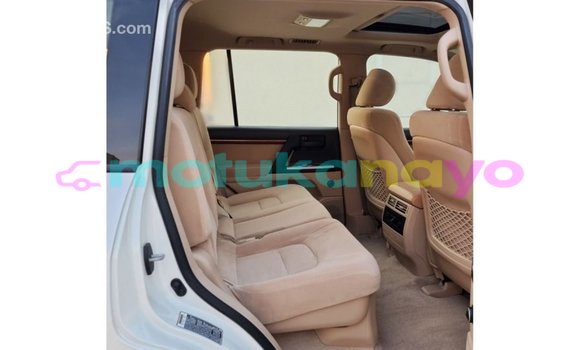 Buy Import Toyota Land Cruiser White Car in Import - Dubai in Bandundu Buy Import Toyota Land Cruiser White Car in Import - Dubai in Bandundu