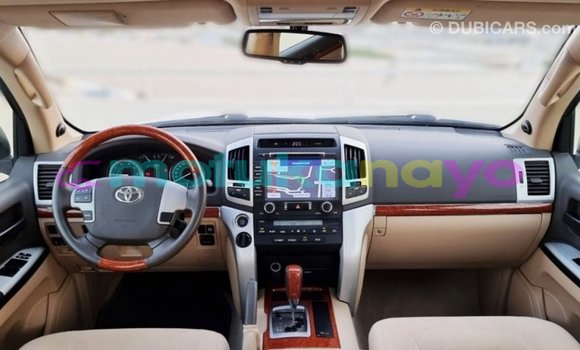 Buy Import Toyota Land Cruiser White Car in Import - Dubai in Bandundu Buy Import Toyota Land Cruiser White Car in Import - Dubai in Bandundu