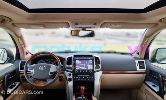Buy Import Toyota Land Cruiser White Car in Import - Dubai in Bandundu Buy Import Toyota Land Cruiser White Car in Import - Dubai in Bandundu