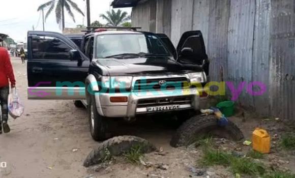 Acheter Occasion Voiture Toyota Hilux Surf Noir à Kinshasa, Kinshasa Acheter Occasion Voiture Toyota Hilux Surf Noir à Kinshasa, Kinshasa