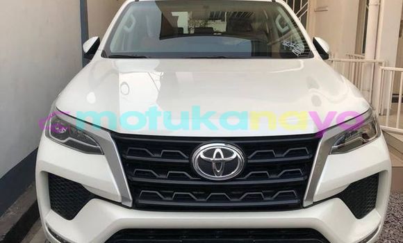 Acheter Occasion Voiture Toyota Fortuner Blanc à Kinshasa, Kinshasa Acheter Occasion Voiture Toyota Fortuner Blanc à Kinshasa, Kinshasa