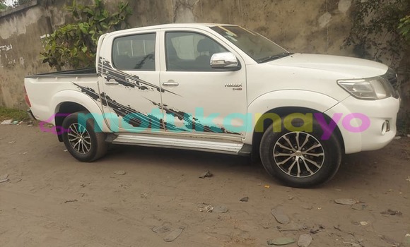 Acheter Occasion Voiture Toyota Hilux Blanc à Kinshasa, Kinshasa Acheter Occasion Voiture Toyota Hilux Blanc à Kinshasa, Kinshasa