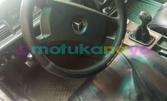Buy Used Mercedes‒Benz 190 Silver Car in Kinshasa in Kinshasa Buy Used Mercedes‒Benz 190 Silver Car in Kinshasa in Kinshasa