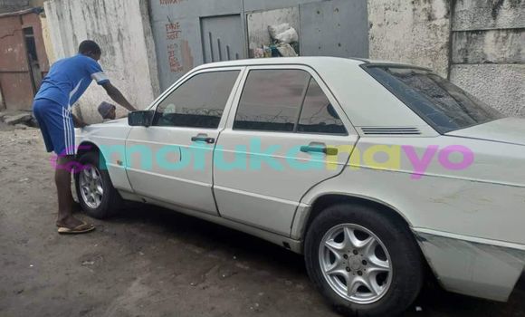 Buy Used Mercedes‒Benz C–Class White Car in Kinshasa in Kinshasa Buy Used Mercedes‒Benz C–Class White Car in Kinshasa in Kinshasa