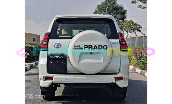 Acheter Import Voiture Toyota Prado Blanc à Import - Dubai, Bandundu Acheter Import Voiture Toyota Prado Blanc à Import - Dubai, Bandundu