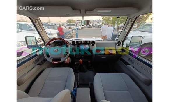 Buy Import Toyota Land Cruiser Blue Car in Import - Dubai in Bandundu Buy Import Toyota Land Cruiser Blue Car in Import - Dubai in Bandundu