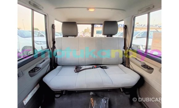 Buy Import Toyota Land Cruiser Blue Car in Import - Dubai in Bandundu Buy Import Toyota Land Cruiser Blue Car in Import - Dubai in Bandundu