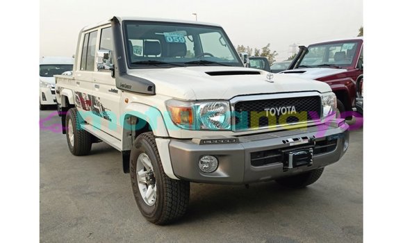 Buy Import Toyota Land Cruiser White Car in Import - Dubai in Bandundu Buy Import Toyota Land Cruiser White Car in Import - Dubai in Bandundu