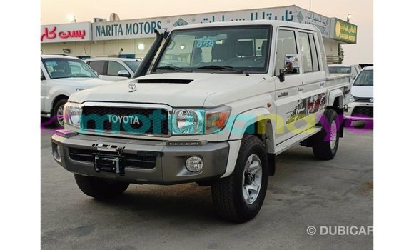 Buy Import Toyota Land Cruiser White Car in Import - Dubai in Bandundu Buy Import Toyota Land Cruiser White Car in Import - Dubai in Bandundu