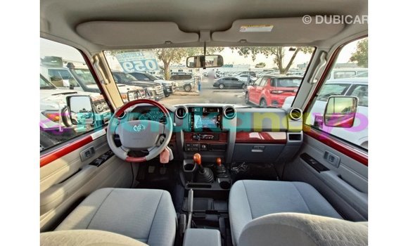 Buy Import Toyota Land Cruiser White Car in Import - Dubai in Bandundu Buy Import Toyota Land Cruiser White Car in Import - Dubai in Bandundu