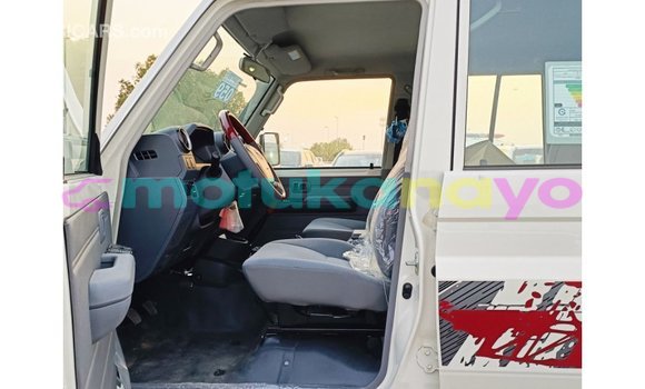 Buy Import Toyota Land Cruiser White Car in Import - Dubai in Bandundu Buy Import Toyota Land Cruiser White Car in Import - Dubai in Bandundu
