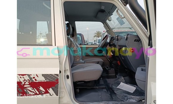 Buy Import Toyota Land Cruiser White Car in Import - Dubai in Bandundu Buy Import Toyota Land Cruiser White Car in Import - Dubai in Bandundu