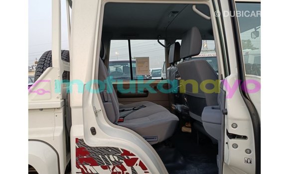 Buy Import Toyota Land Cruiser White Car in Import - Dubai in Bandundu Buy Import Toyota Land Cruiser White Car in Import - Dubai in Bandundu