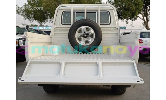 Buy Import Toyota Land Cruiser White Car in Import - Dubai in Bandundu Buy Import Toyota Land Cruiser White Car in Import - Dubai in Bandundu