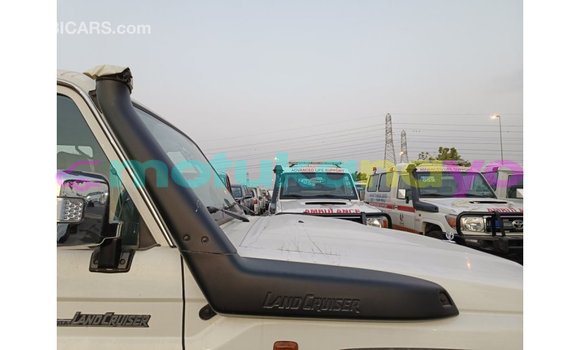 Buy Import Toyota Land Cruiser White Car in Import - Dubai in Bandundu Buy Import Toyota Land Cruiser White Car in Import - Dubai in Bandundu