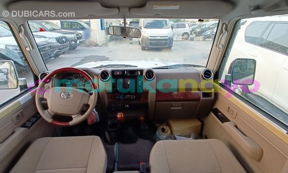 Buy Import Toyota Land Cruiser Beige Car in Import - Dubai in Bandundu Buy Import Toyota Land Cruiser Beige Car in Import - Dubai in Bandundu