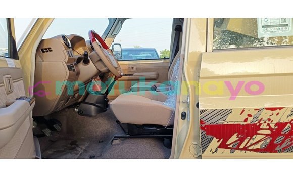 Buy Import Toyota Land Cruiser Beige Car in Import - Dubai in Bandundu Buy Import Toyota Land Cruiser Beige Car in Import - Dubai in Bandundu