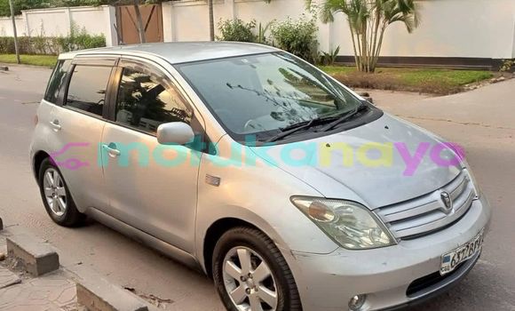 Buy Used Toyota Ist Silver Car in Kinshasa in Kinshasa Buy Used Toyota Ist Silver Car in Kinshasa in Kinshasa