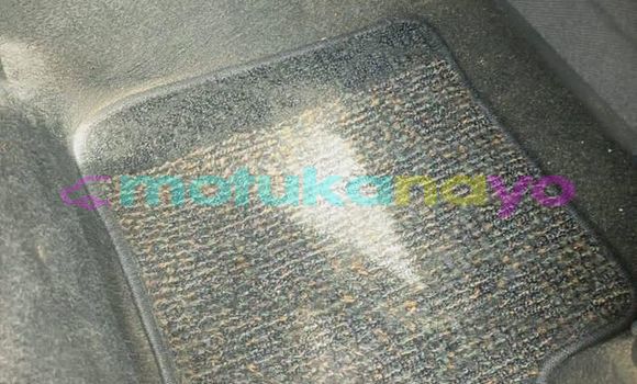 Buy Used Toyota Ist Silver Car in Kinshasa in Kinshasa Buy Used Toyota Ist Silver Car in Kinshasa in Kinshasa