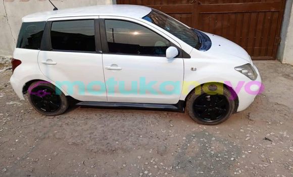 Buy Used Toyota Ist White Car in Kinshasa in Kinshasa Buy Used Toyota Ist White Car in Kinshasa in Kinshasa