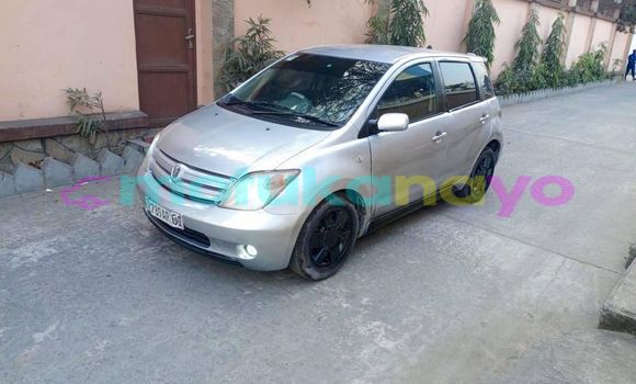 Buy Used Toyota Ist Silver Car in Kinshasa in Kinshasa Buy Used Toyota Ist Silver Car in Kinshasa in Kinshasa