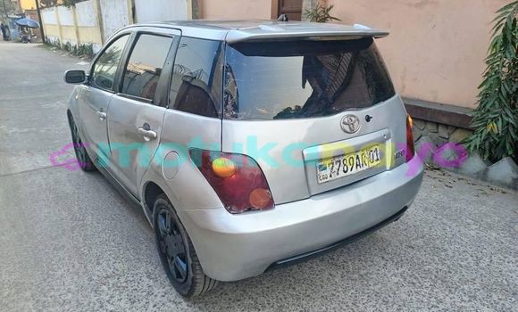 Buy Used Toyota Ist Silver Car in Kinshasa in Kinshasa Buy Used Toyota Ist Silver Car in Kinshasa in Kinshasa