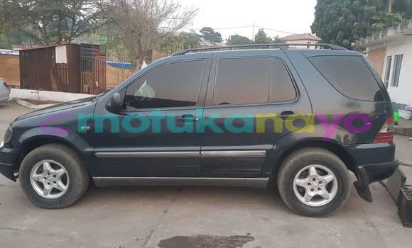 Buy Used Mercedes‒Benz ML–Class Blue Car in Kinshasa in Kinshasa Buy Used Mercedes‒Benz ML–Class Blue Car in Kinshasa in Kinshasa