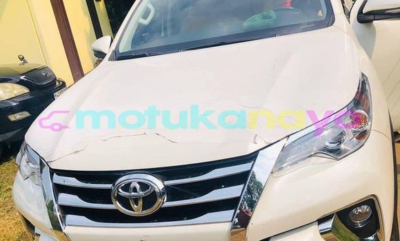 Buy Used Toyota Fortuner White Car in Kinshasa in Kinshasa